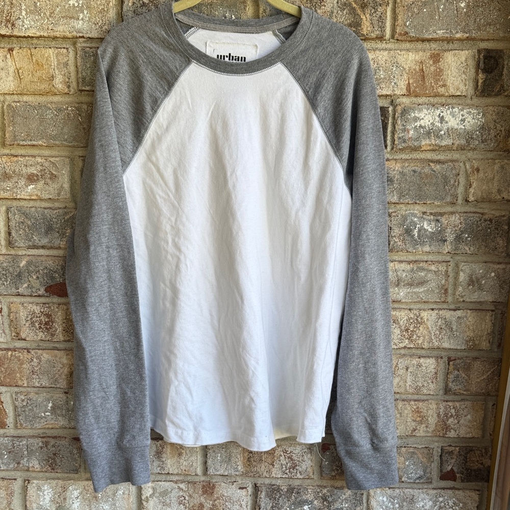 urban pipeline Men’s Long-Sleeve Raglan Tee - White & Gray